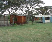 When you book entire Boma area, bring own Caravan for add people exceeding 10 - Bee Tree Cottage