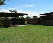 Safari Boma Area - Bee Tree Cottage