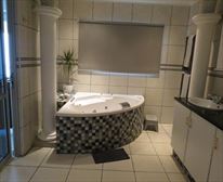 Cuba Executibe Ensuite Bathroom