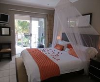 Montego En-suite bathroom - Cocomo Boutique Hotel  And Conference Centre