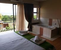  - Three Oaks and an Aloe Boutique Hotel