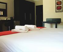  - Three Oaks and an Aloe Boutique Hotel
