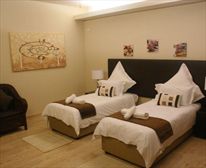  - Three Oaks and an Aloe Boutique Hotel