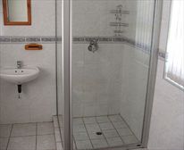 Bathroom. - Eden Guest Lodge
