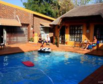 Pool & Lalakahle - AA-Willy's Chateau