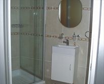 Sunset Bathroom. - El Gran Chaparral Guest House