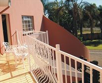 Executive Outside. - El Gran Chaparral Guest House