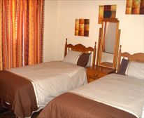 African Family Room (twin). - El Gran Chaparral Guest House