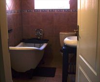 African Family Room Bathroom. - El Gran Chaparral Guest House