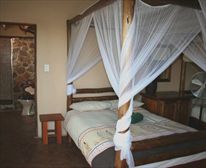 En-suite bedroom at Rock lodge - Gnu Ranch