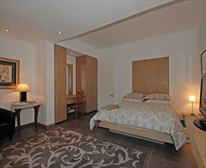 Suite 1 - Shrublands Suites