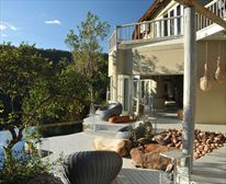  - Clifftop Exclusive Safari Hideaway 